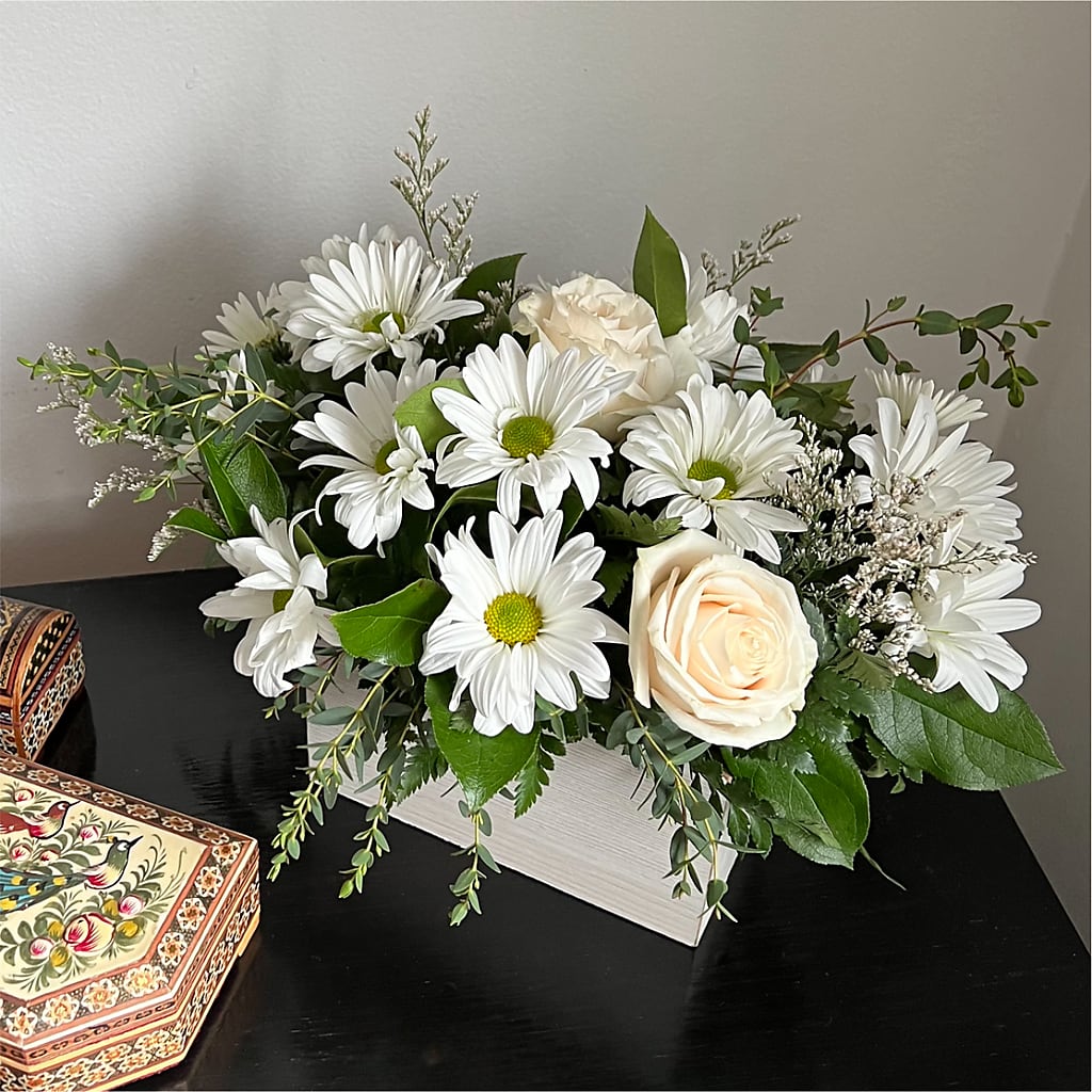 Fresh Linen Box Bouquet – HIRT'S FLOWERS INC, Strongsville OH