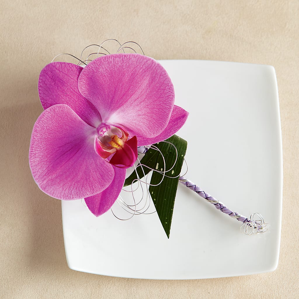 Glorious Boutonniere – HIRT'S FLOWERS INC, Strongsville OH