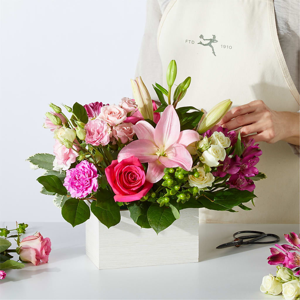 Sweetberry Box – A Florist Original – HIRT'S FLOWERS INC, Strongsville OH