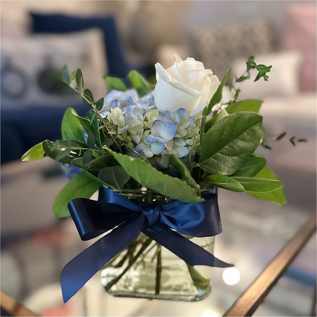 Sky Blue Delight Bouquet – HIRT'S FLOWERS INC, Strongsville OH