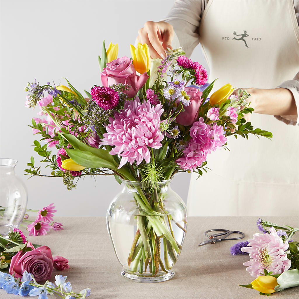 Pastel Tradition - A Florist Original – HIRT'S FLOWERS INC, Strongsville OH