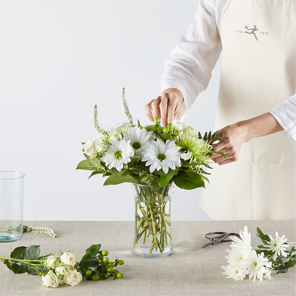Irish Garden - A Florist Original – HIRT'S FLOWERS INC, Strongsville OH