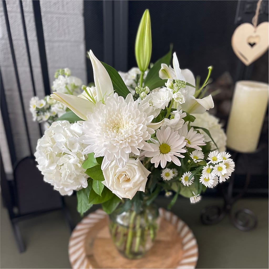 Classic Ivory – A Florist Original – HIRT'S FLOWERS INC, Strongsville OH